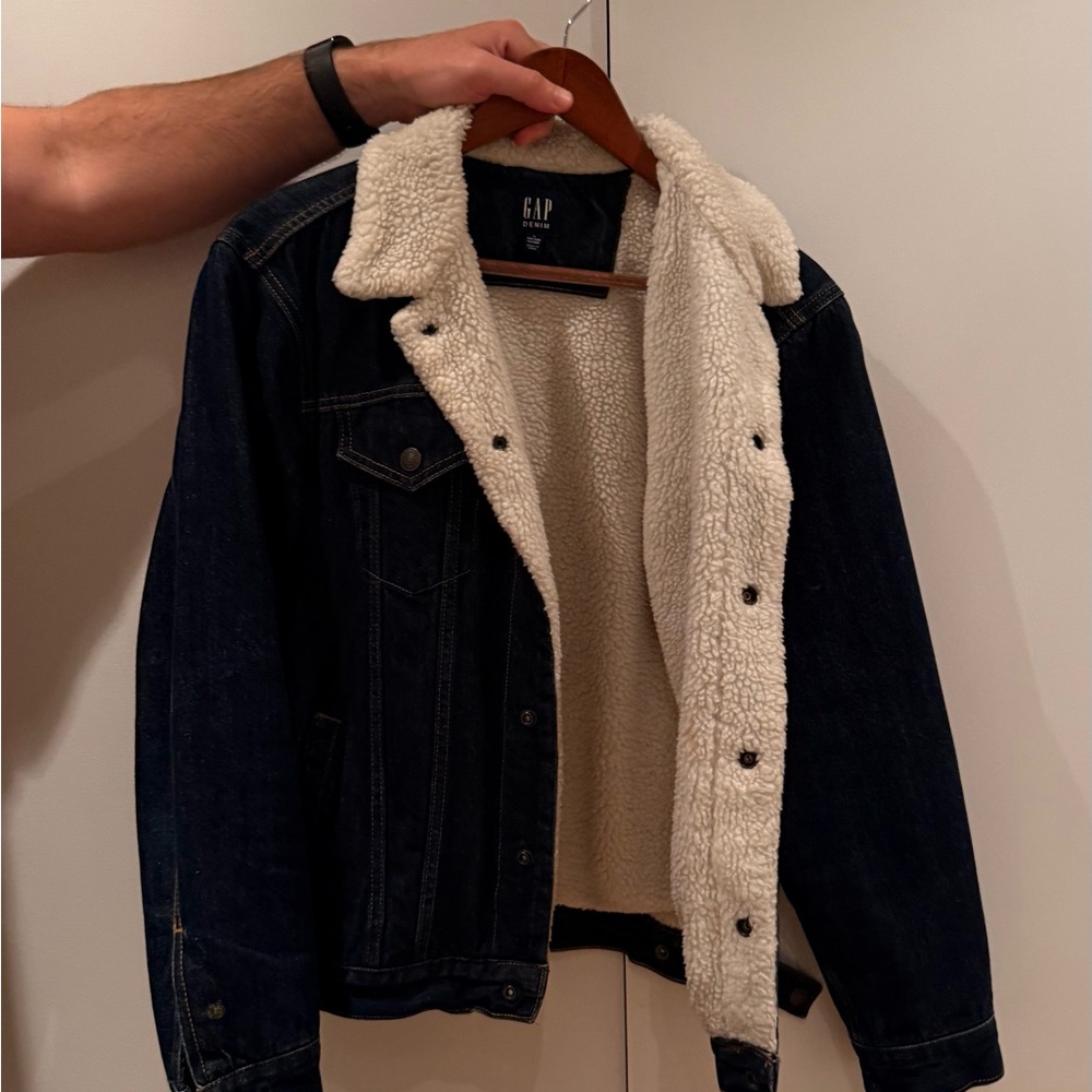 GAP Dark Blue Denim Jacket with Cream Sherpa. Outerwear Fall